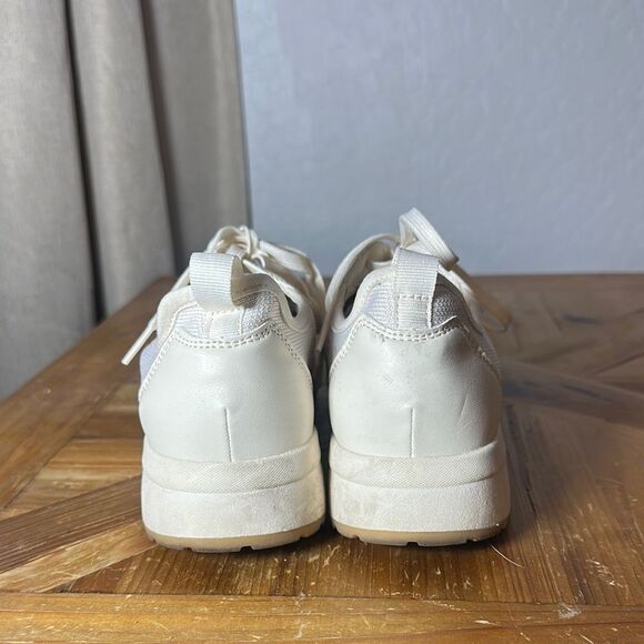 Cream Casual Sneakers - Picture 4 of 7